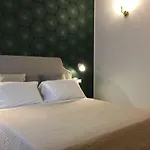Alojamento de Acomodação e Pequeno-almoço Affreschi A San Pietro 4*