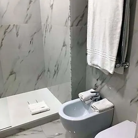Alojamento de Acomodação e Pequeno-almoço Affreschi A San Pietro 4*